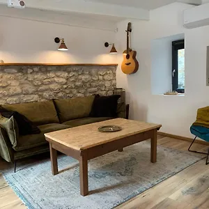 Charming Typical Stone House With Modern Amenities Hébergement de vacances Chauzon